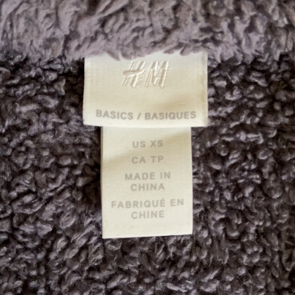 H&M half zip fleece pullover in a lilac purple (2020) - Picture 4 of 5